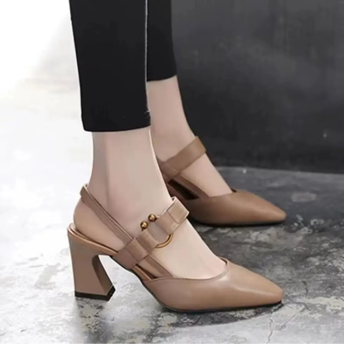 Zomersandalen Voor Dames, Schoenen Met Spitse Neus En Middelhoge Hak, Modieuze Sandalen Met Eén Knoopsluiting | VIQA VIQA© NEDERLANDBruin-40