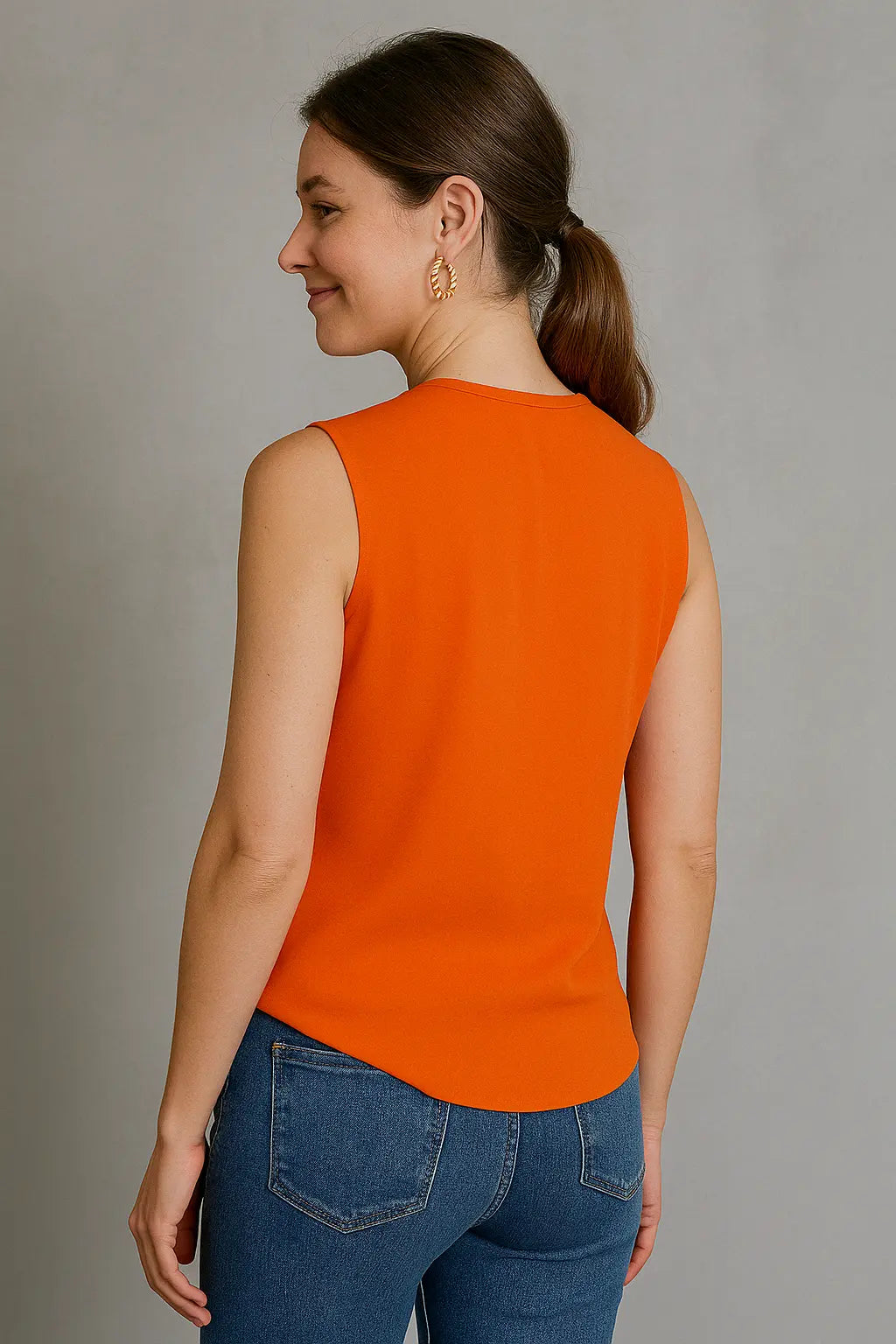 Lucia Dames Oranje Mouwloos Blouse Met Elegante Pasvorm VIQA© NEDERLAND